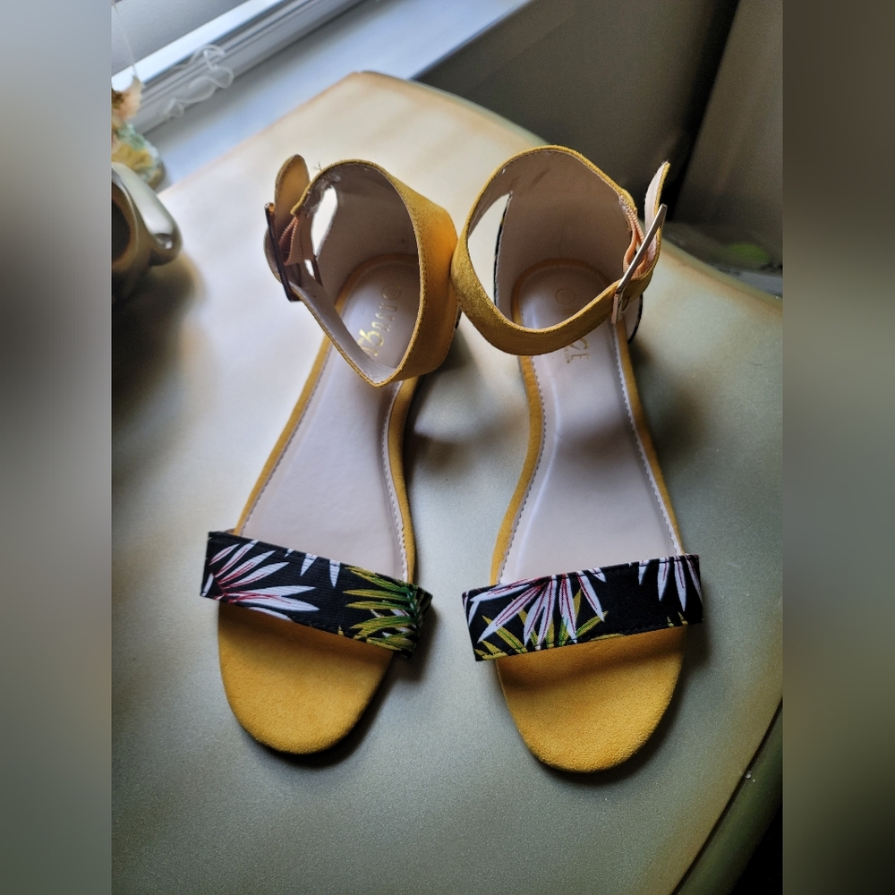Women shoes colorful  sandals  size 10